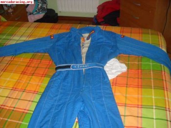 Se vende funda marca momo con homologacion fia 2000