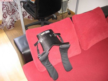 Se vende 2 cascos sparco peltor y un hans de carbono