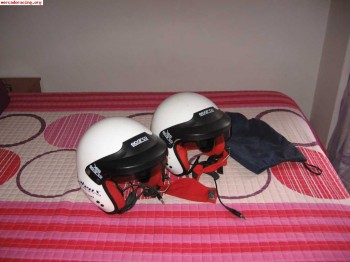 Se vende 2 cascos sparco peltor y un hans de carbono