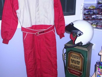 Vendo mono y casco homologado