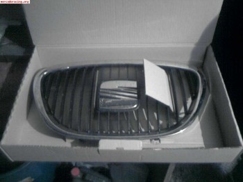 Faro delantero derecho y calandra de seat leon 2