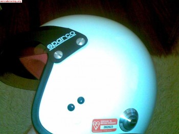 Busco mono, ropa inifuga, hans y casco