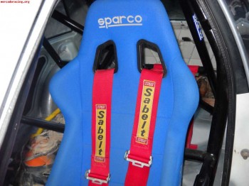 Baket sparco caducado y 2 arneses 150€