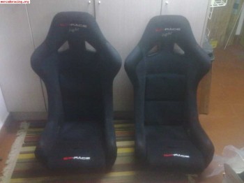 Se venden bacquets y arneses a estrenar.