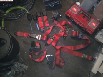 Vendo juego de cinturones rojos