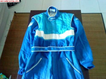 Se vende casco sotocasco mono y guantes 
