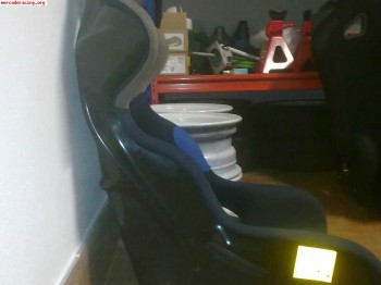 Vendo baquet momo de fibra, caducado. perfecto estado. 90€