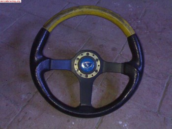 Se vende volante usado de la marca luisi con piña para golf 