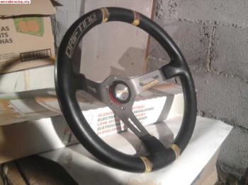 Volante momo usado 30 e 