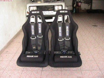 Baquets, arneses y cascos