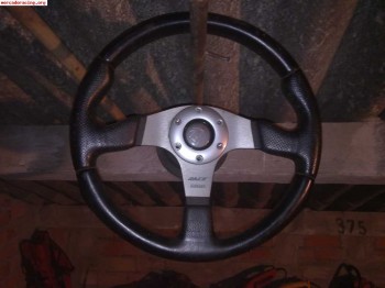 Se vende volante momo race