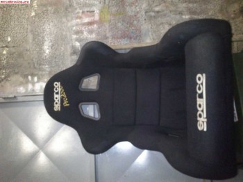 Vendo 2 bacquets  sparco de fibra y juego de arneses