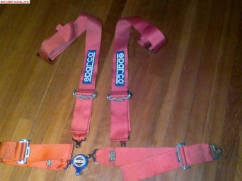 Se venden 2 arneses sparco caducados