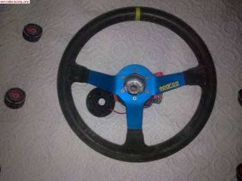 Se vende bolante sparco de tres radios y piña de opel