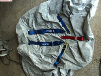 Vendo 2 bakets i 2 juegos de arnesos casi nuevos