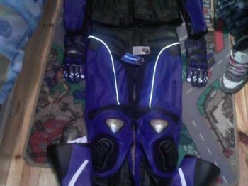 Mono de cuero a estrenar con botas y guantes 250€!!!!