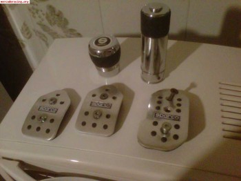 Juego de pedales, pomo y freno de mano