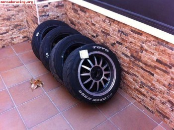 Vendo toyo r888 con llantas.