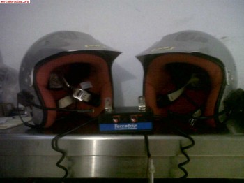 Se vende 2 cascos sabelt y centralita terratrip