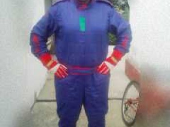 Mono, guantes y botines gallupo