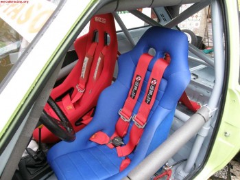 Vendo dos bakets caducados uno rojo y otro azul