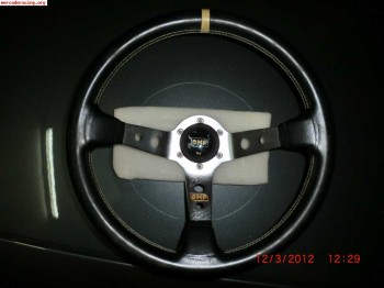 Se vende volante desplazado original omp y piña para seat gt