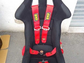 Vendo baquet y arnes con homologacion vigente.
