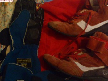 Mono,casco,guantes y botines..