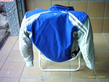 Cazadora de moto o quad acerbis nueva. 100 €uros.