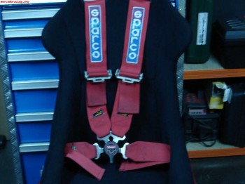 Se vende bacquet omp y arnes sparco 4 puntos.