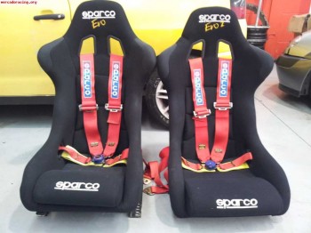 Se vendes backets sparco evo y arneses caducados