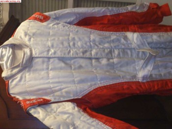 Vendo mono sparco y hans con 4 carreras y 