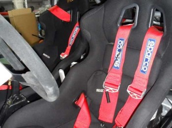Se venden 2 bakets pro2000 y 2 arnes sparco 