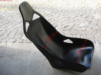 Viendo bacquets em fibra extremadamente ligeros y cómodos