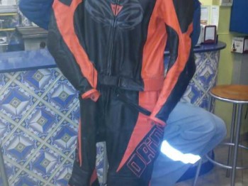 Se vende o cambia mono dainese 