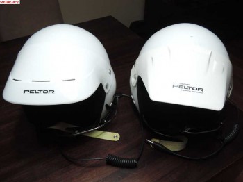 Se vende pareja de cascos peltor y centralita de interfonos.
