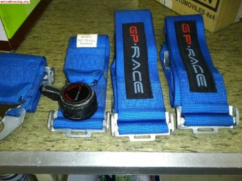 Arnes gp race protecciones arnes sparco reposapies 