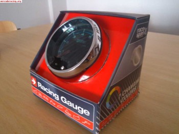 Reloj cuentarevoluciones con luz de corte incorporada