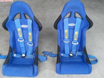 Pareja de bacquets y arneses caducados