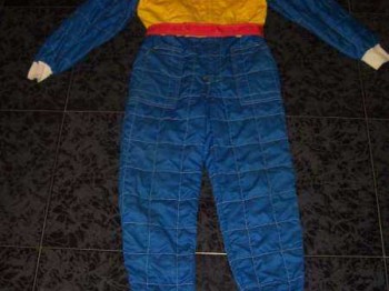 Se venden 2 monos de la copa clio de rally .