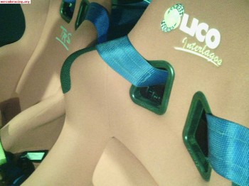 Se vende bacquets de fibra rojo marca lico