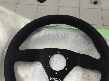 Volante sparco a estrenar con piña bmw e30 *m3*etc