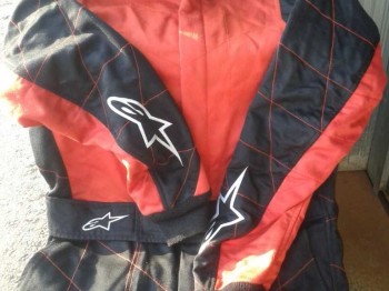 Fato alpinstar vermelho e preto