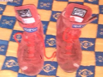 Se venden botines omp rojos talla 42
