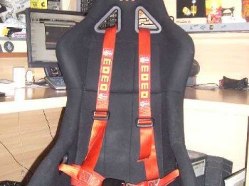 Vendo baquet momo corse con arnsese