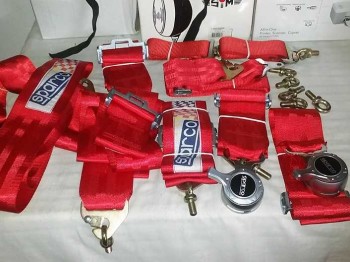 Vendo 2 arneses de 6 puntos nuevos a estrenar 