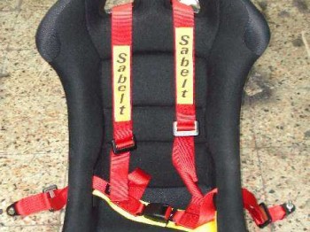 Vendo bacquet rev con arnes rojo sin estrenar y soportes lat