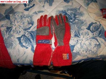 Guantes sparco rojos con costuras por afuera