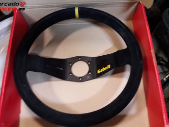 Volante y portacascos 