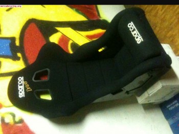 Baket sparco homologado y varios arneses caducados